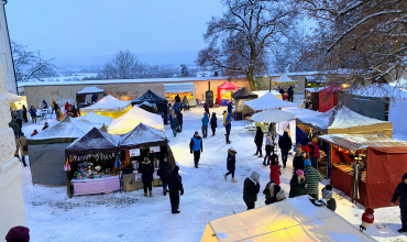 Adventní trhy na nádvoří